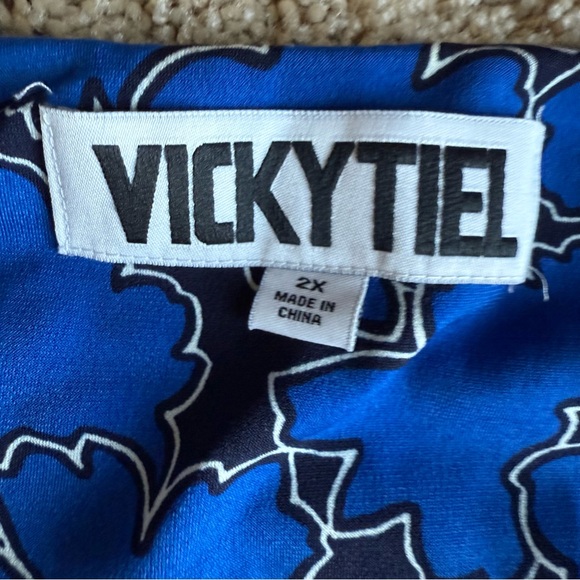 Vicky Tiel Women’s Royal Blue Leaf Print Short‎ Sleeve Size 2X Wrap Dress - Picture 6 of 6